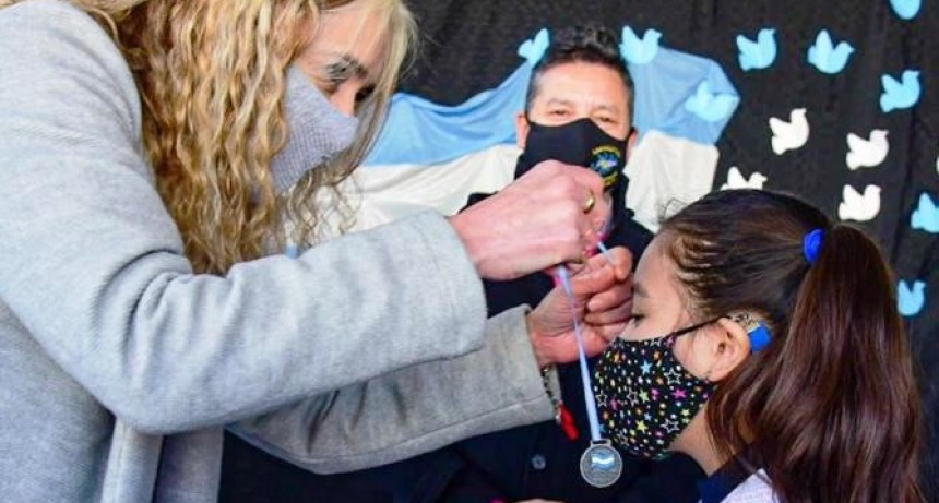 Merlo: Promesa a la bandera de alumnos de la Escuela Primaria Nº3