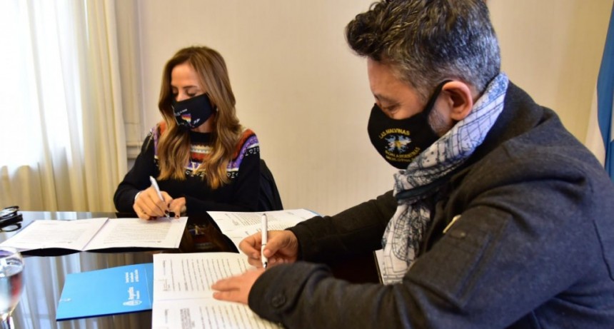 Merlo: El intendente Menéndez firmó un convenio para fortalecer las políticas sociales 