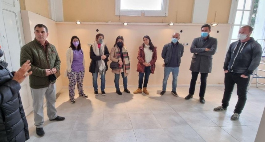 Azul: Bertellys recorrió la futura Sala de Oncología del Hospital Municipal