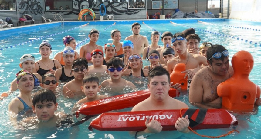 Merlo: Abrió la primera escuela de salvamento adaptado del país 