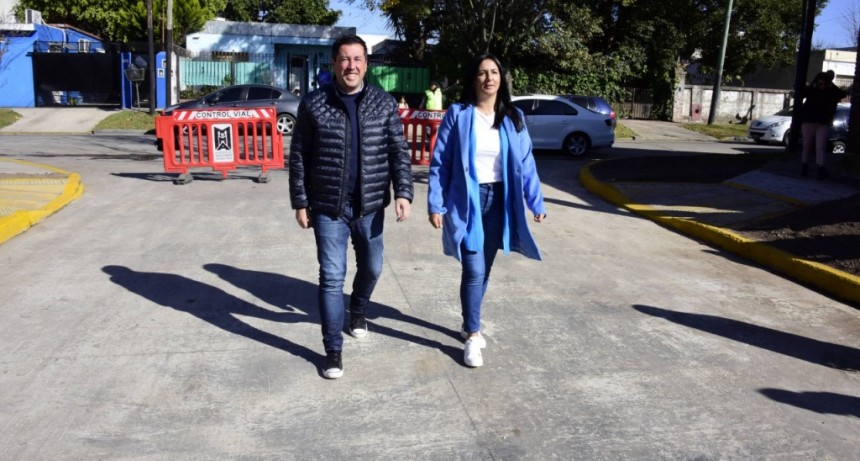 Malvinas Argentinas: Noelia Correa junto al Ministro Nardini inauguraron un nuevo pavimento en Sourdeaux