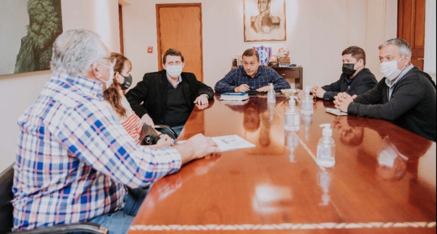 Misiones: Herrera Ahuad entregó un subsidio a la Federación de Voleibol de la Provincia 