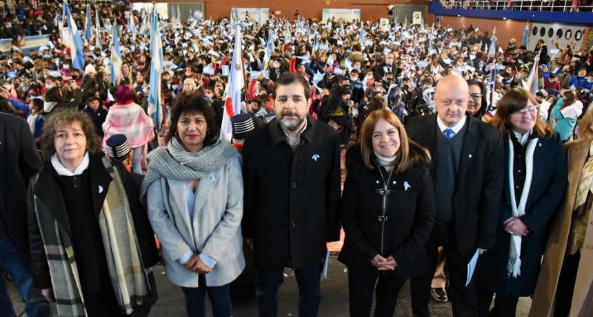 San Martín: Miles de chicas y chicos prometieron lealtad a la bandera Argentina