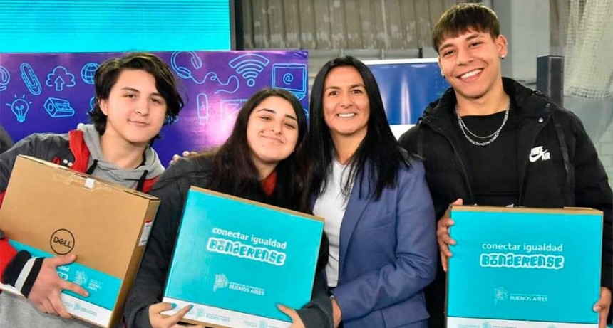 Malvinas Argentinas: Noe Correa entregó 470 netbooks del Programa “Conectar Igualdad”