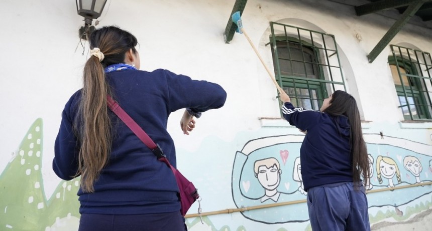 La Plata: Jóvenes de distintas entidades locales pusieron en valor la Casa del Niño 