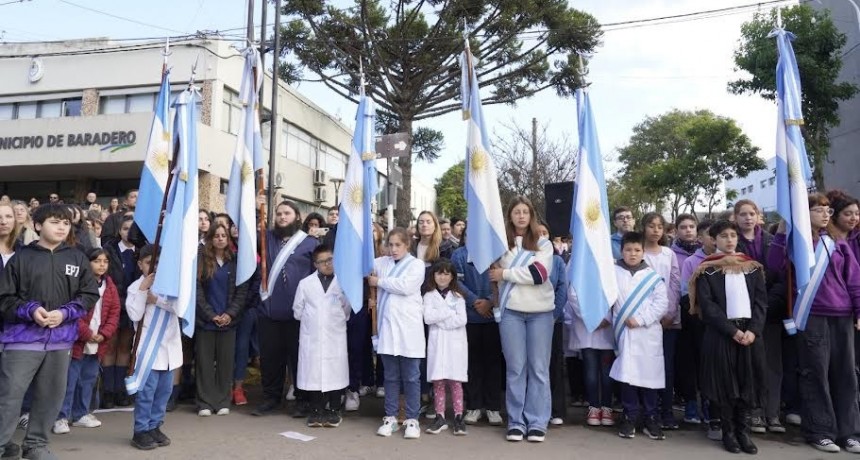 Baradero: Estudiantes prometieron lealtad a la bandera en su día  