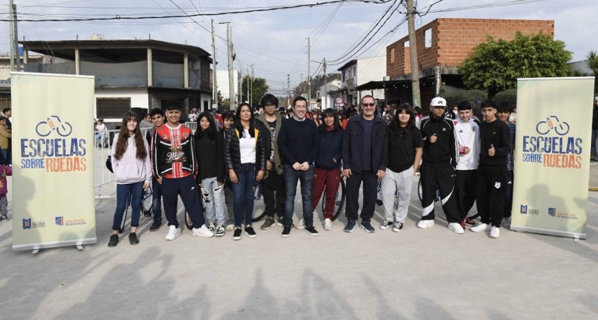 Malvinas Argentinas: Nardini, Vivona y Correa inauguraron la obra de pavimentación de la calle Guayaquil