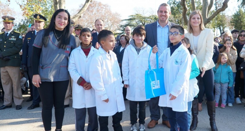 Colón (ER): Emotiva Promesa de Lealtad a la Bandera se vivió en el distrito con más de 500 alumnos