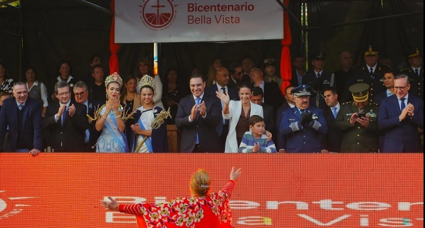 Chaco: Valdés encabezó el desfile cívico militar por la celebración del Bicentenario de Bella Vista