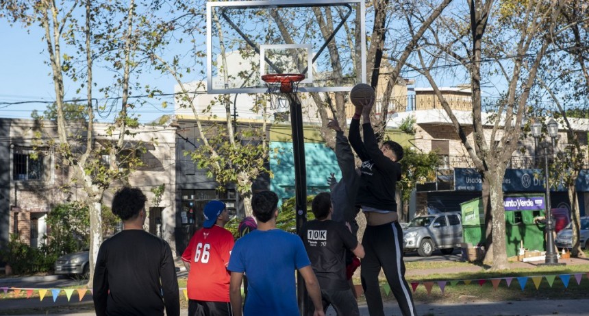 Campana: La cancha de básquet de la Plaza Italia celebró su primer aniversario con una exitoso Torneo 3x3