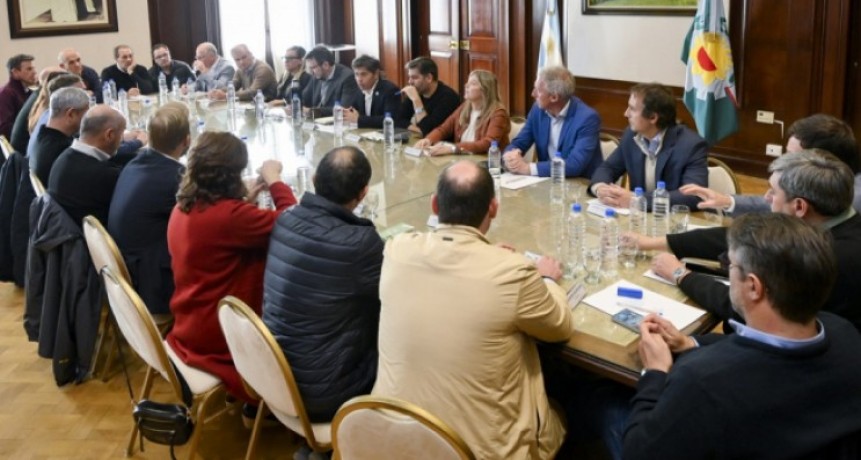 Kicillof y Cuattromo firmaron convenios de leasing con municipios para la compra de bienes de capital