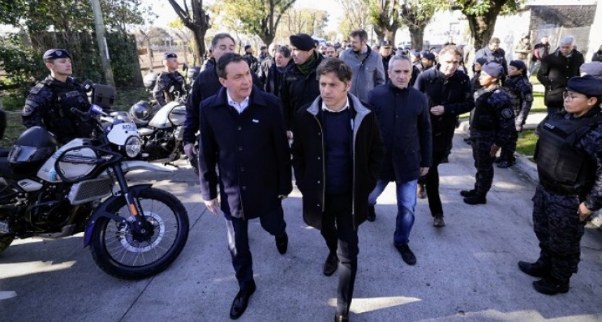 Kicillof entregó patrulleros y motos para fortalecer la seguridad en Florencio Varela