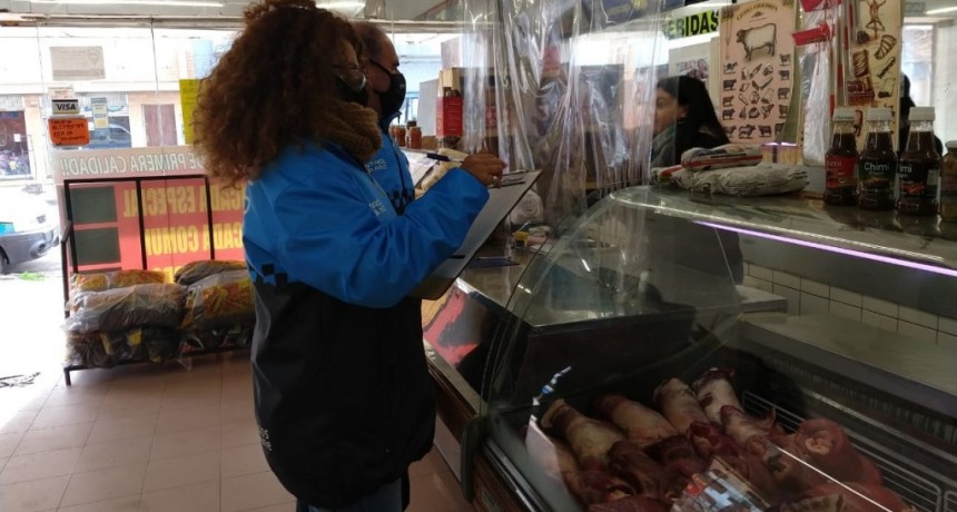 Berisso: Operativos de control de fiebre y de cumplimento del distanciamiento social en comercios locales 