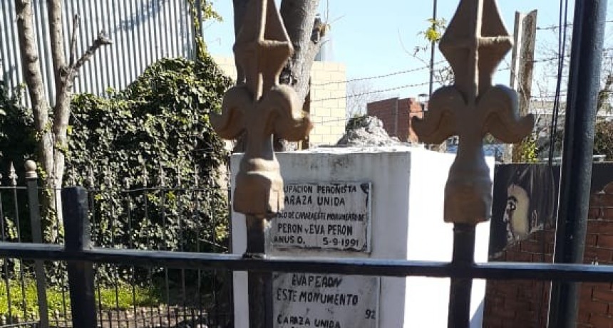 Lanús: El municipio repudia el vandalismo contra el busto de Juan Domingo Perón en Villa Caraza 