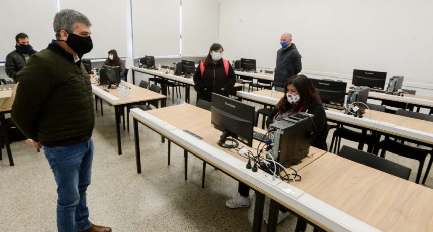 Hurlingham: Zabaleta visitó el Centro de Telemedicina de Covid que funcionará en la UNHur 