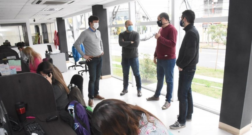 Lucas Ghi recorrió la central desde donde se monitorea a pacientes con COVID-19 y contactos estrechos 
