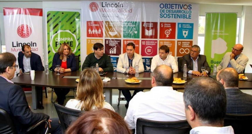 Lincoln: El Intendente Serenal firmó con representantes de Supermercados el convenio de adhesión al Programa 