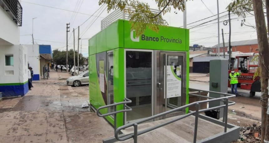 Moreno: Juan Cuattromo y la intendenta Fernández inauguraron dos cajeros automáticos en el Cruce Castelar