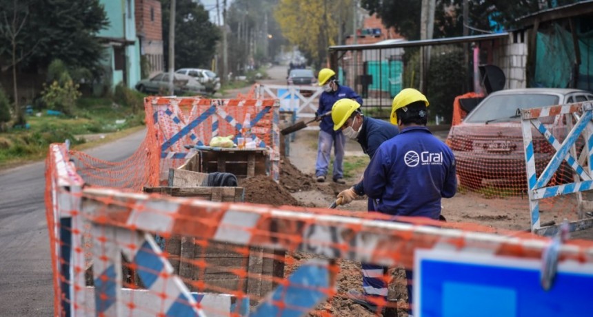Escobar: Comenzaron las obras de renovación de la red de agua corriente y alumbrado público en el barrio La Chechela 