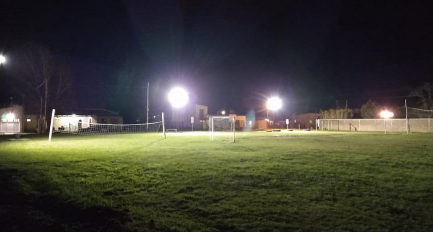 Lobería: Iluminan espacio verde del Barrio La Estación 