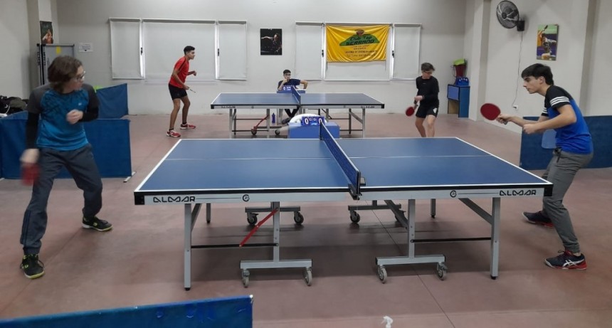 Balcarce: Tómas Poza y Agustín Leiva clasificaron al regional de tenis de mesa 