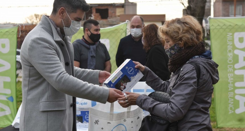 Bahía Blanca: Entrega de tablets en la Delegación Norte