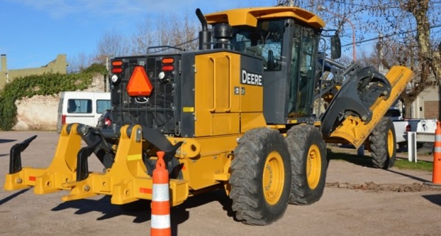 Suipacha: Nueva motoniveladora en el distrito