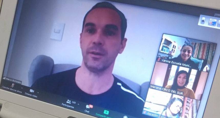 Carlos Casares: Nuevos conocimientos en la Escuela Muncipal de Circo