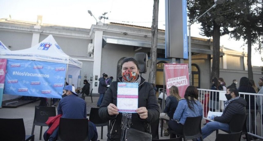 Pilar lleva la campaña de vacunación a las estaciones ferroviarias y plazas