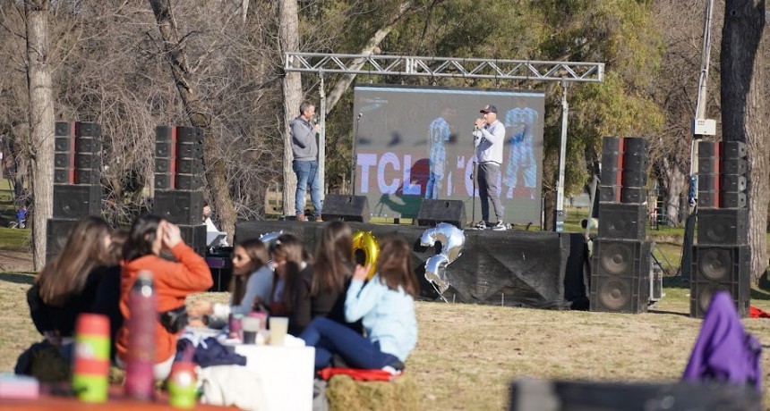 Mercedes: Los estudiantes secundarios vivieron su encuentro protocolizado en Parque Municipal  