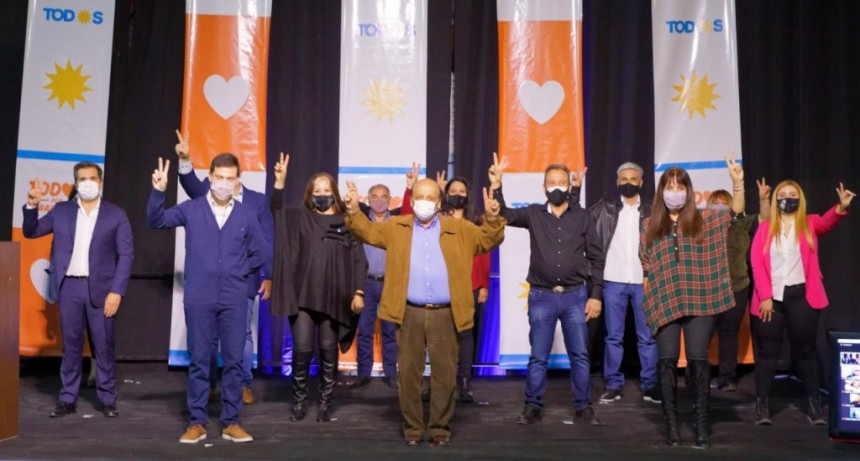 Berazategui: El intendente Mussi presentó a los integrantes de su lista en el Club Los Marinos