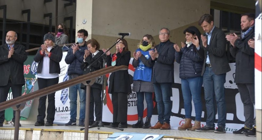 Ituzaingó: Alberto Descalzo participó del homenaje a 45 años de la Noche de las Corbatas 