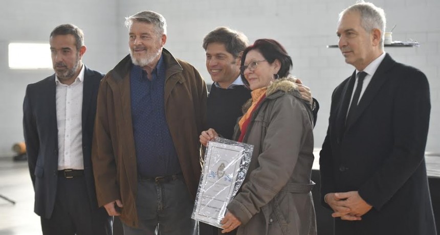 Puan: Castelli junto a Kicillof entregaron más de 300 títulos de propiedad gratuitos 