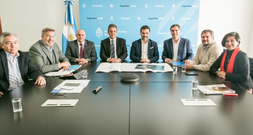 Sergio Massa, Alexis Guerrera y Juanci Martínez presentaron la obra del gasoducto de la localidad de América 