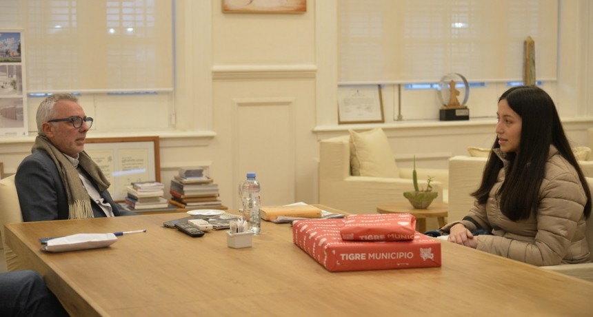 Tigre: Julio Zamora recibió a Denise Saban, estudiante distinguida con una beca de la escuela internacional Li Po Chun de Hong Kong