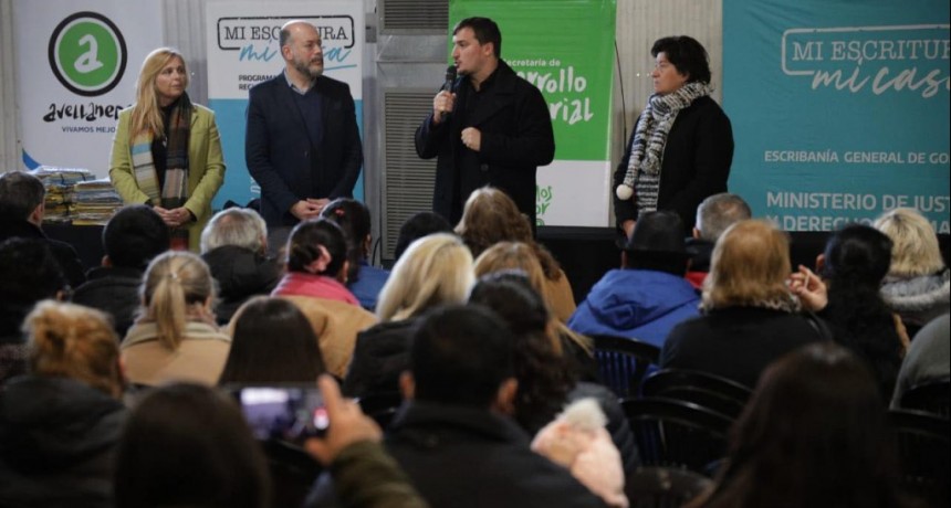 Avellaneda: Alejo Chornobroff participó de una jornada de firma de 246 escrituras