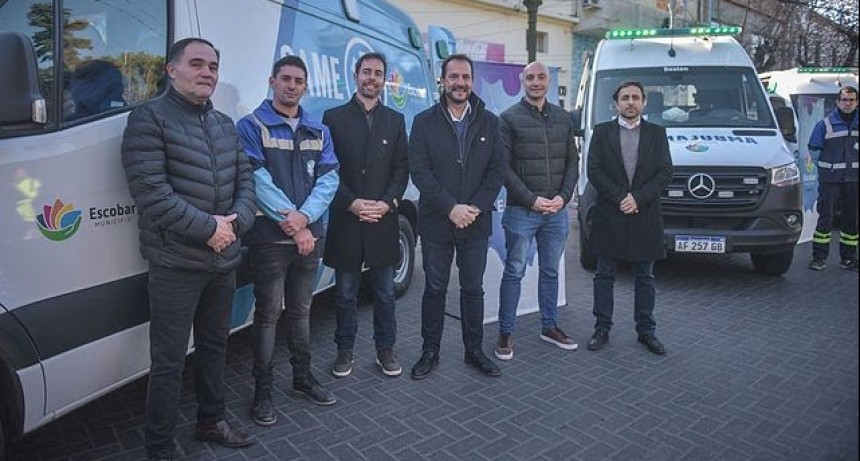 Escobar: Ariel Sujarchuk y Beto Ramil entregaron las seis nuevas ambulancias que adquirió la Municipalidad para fortalecer el sistema de salud