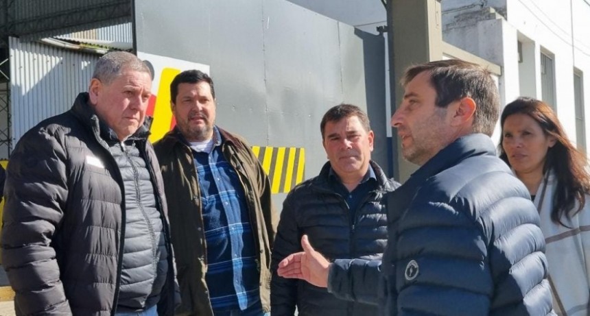 Azul: El Intendente entregó la habilitación a la empresa Logística Argentina S. A.