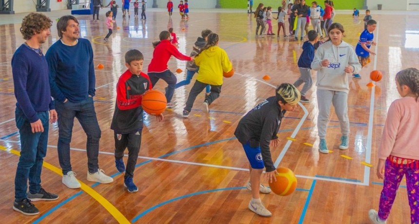 San Fernando: Juan Andreotti visitó las Colonias de Invierno donde se divierten miles de chicos del distrito