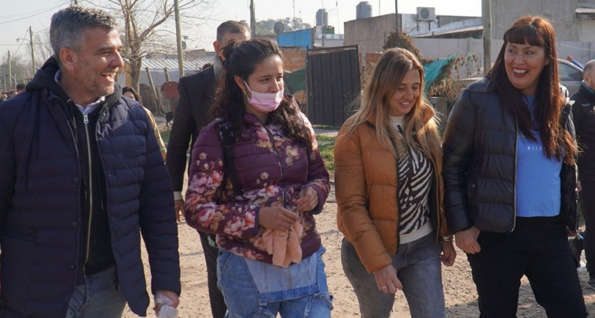 Merlo: Karina Menéndez firmó un convenio para mejorar la infraestructura del barrio Eva Perón 