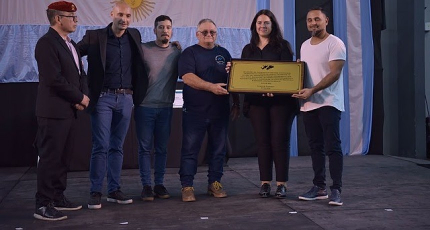 Escobar: Beto Ramil entregó medallas de reconocimiento a veteranos y familiares de caídos de la Guerra de Malvinas