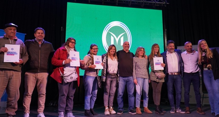 Merlo: Se realizó la entrega de jubilaciones a vecinos del distrito