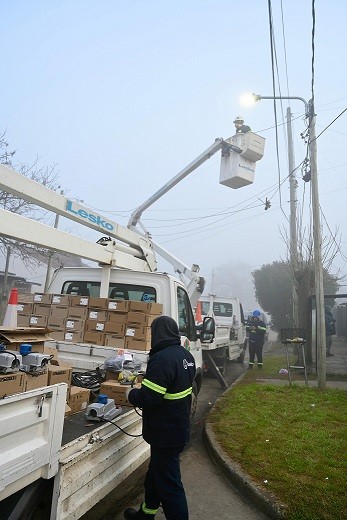 E. Echeverría: El Municipio continua con la instalación y remplazo de iluminarias led en el distrito