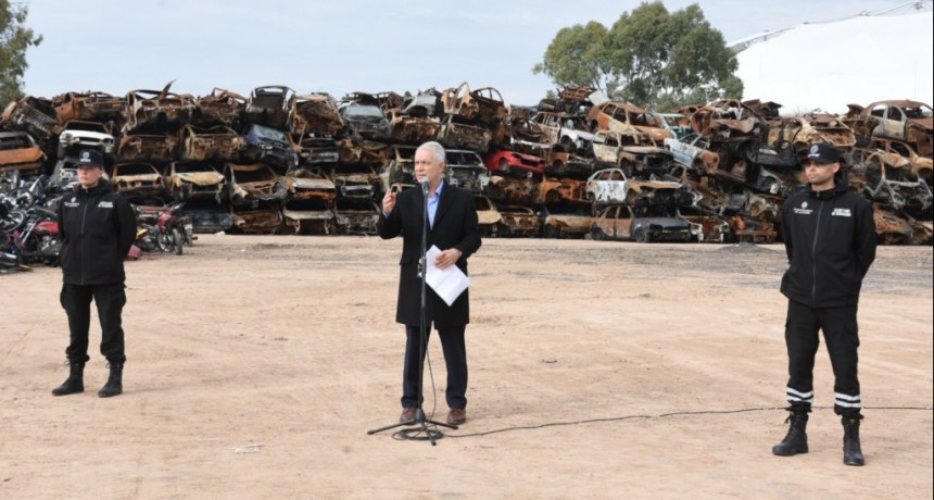 La Plata: Alak presentó el plan de compactación de vehículos más grande de la historia de la ciudad