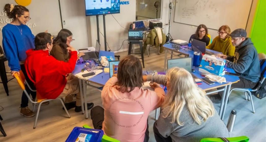 Junín: La Escuela de Robótica se capacita y fortalece su propuesta educativa para su debut en la Feria del Libro