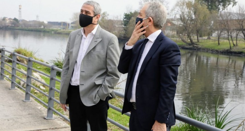 Ferraresi y el ministro Alak visitaron las obras destinadas al Departamento Judicial   