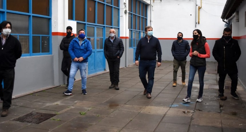 Alte. Brown: En el Aniversario de Longchamps, Cascallares recorrió obras en la escuela técnica N° 1 