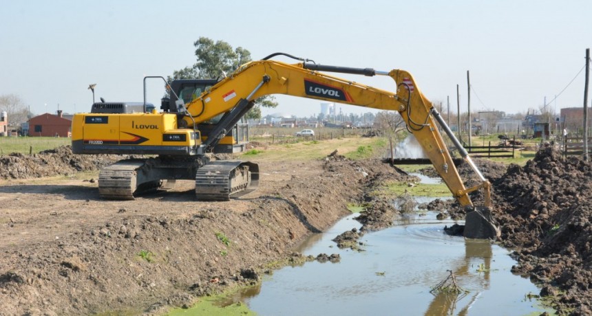 Berisso: Trabajos hídricos en canales del Barrio Cotilap 