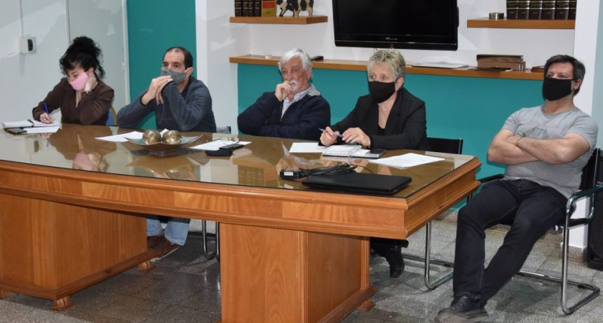 Tres Lomas: Carrera encabezó videoconferencia con el Ministerio de Educación 