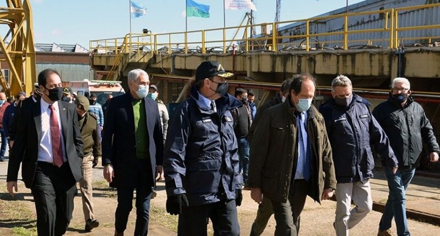 Cagliardi participó del acto encabezado por el ministro Rossi en el Astillero Río Santiago 